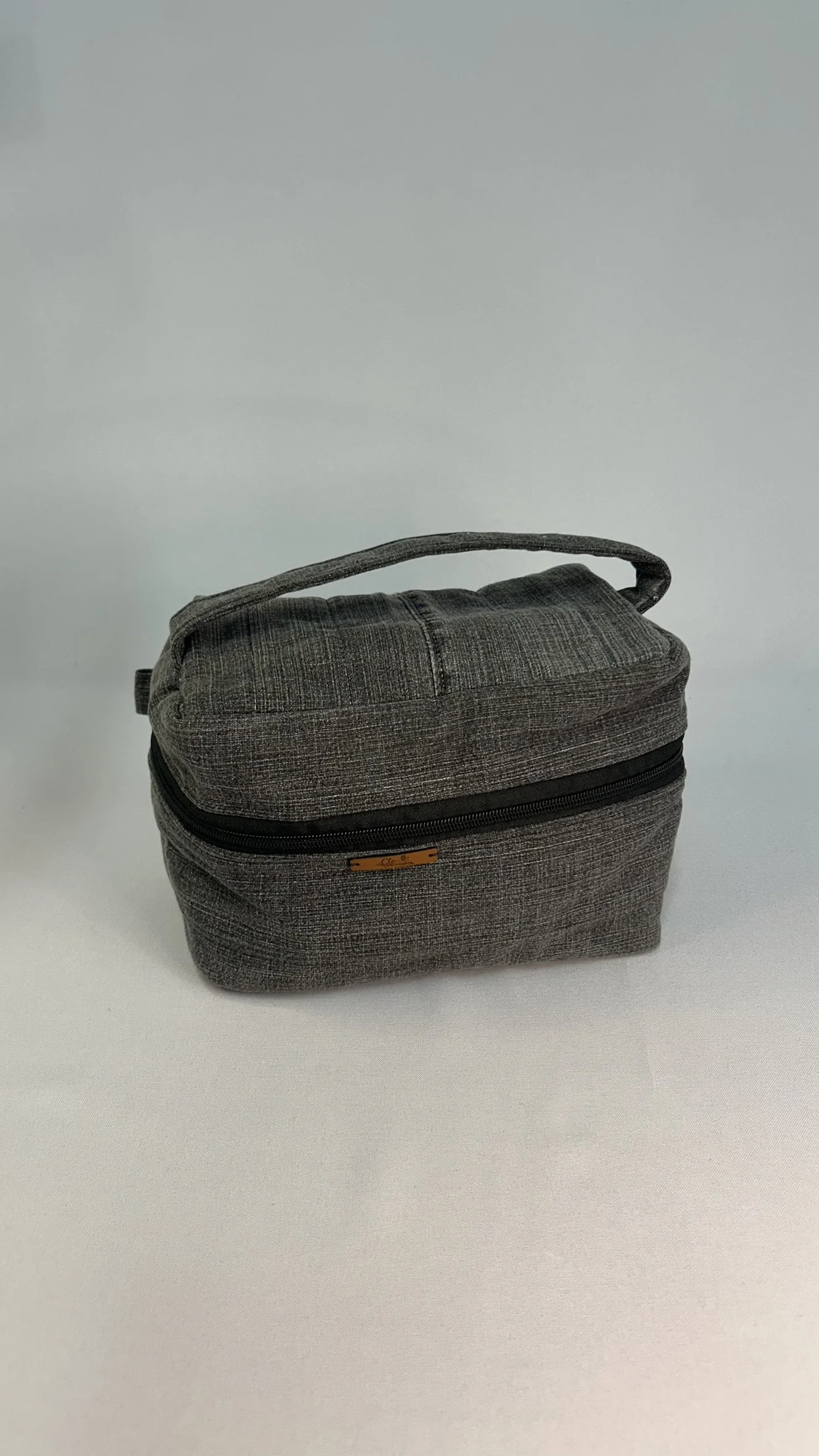 NECESSAIRE