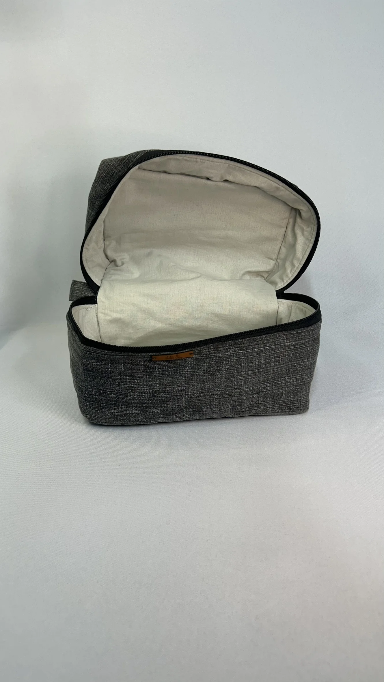NECESSAIRE