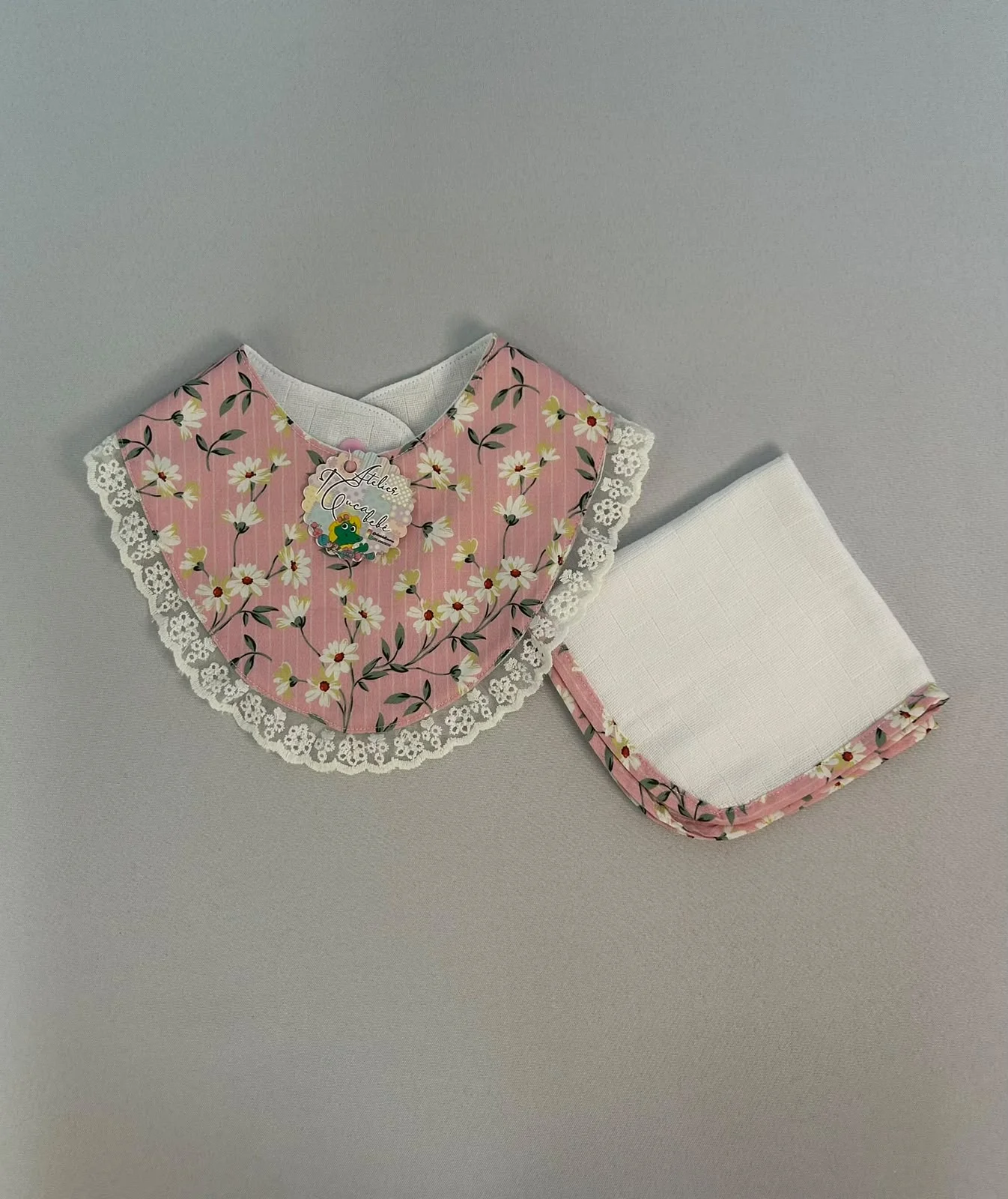 KIT BABADOR E FRALDINHA DE BOCA